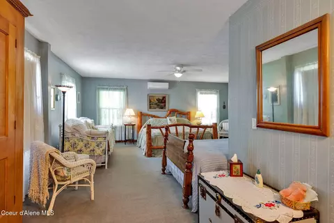 Bedroom - 134 N Frederick Ave, Harrison, ID 83833 photo 3 of 12