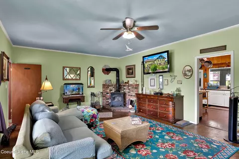 Living - 134 N Frederick Ave, Harrison, ID 83833 photo 3 of 4