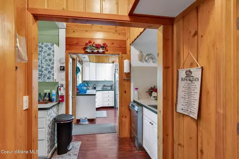 Entry Way - 134 N Frederick Ave, Harrison, ID 83833 photo 6 of 14