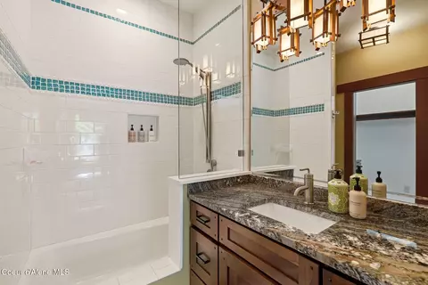 Bath - 203 Shannon Ln, Dover, ID 83825 photo 10 of 13