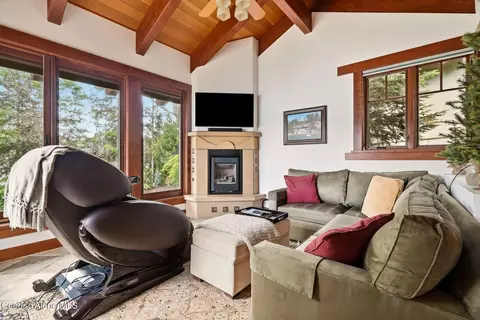 Living - 203 Shannon Ln, Dover, ID 83825 photo 7 of 10