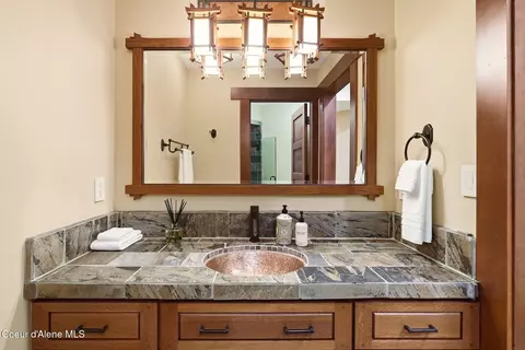 Bath - 203 Shannon Ln, Dover, ID 83825 photo 7 of 13