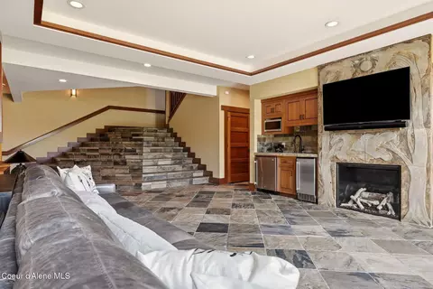 Living - 203 Shannon Ln, Dover, ID 83825 photo 9 of 10