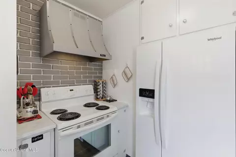 Kitchen - 515 Bunker Ave # 1, Kellogg, ID 83837 photo 3 of 6