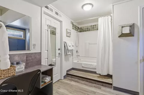Bath - 515 Bunker Ave # 1, Kellogg, ID 83837 photo 2 of 3