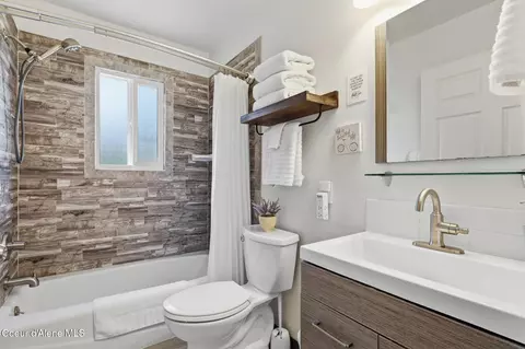 Bath - 515 Bunker Ave # 1, Kellogg, ID 83837 photo 1 of 3
