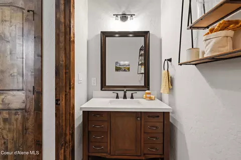 Bath - 140 Madera Dr, Sandpoint, ID 83864 photo 2 of 5