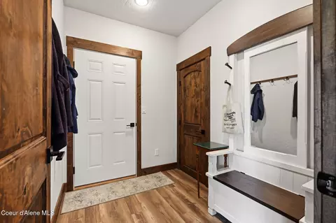 Entry Way - 140 Madera Dr, Sandpoint, ID 83864 photo 3 of 4