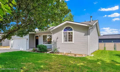 8868 N Davis Cir, Hayden, ID 83835