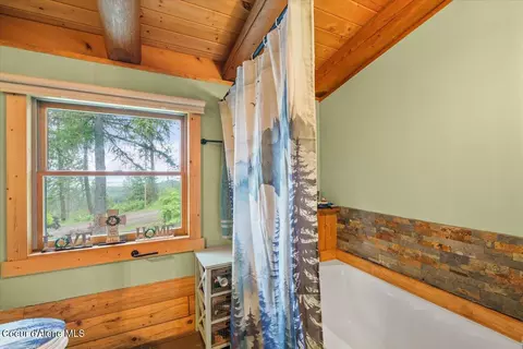 Bath - 14751 N Smith Ave, Rathdrum, ID 83858 photo 2 of 3