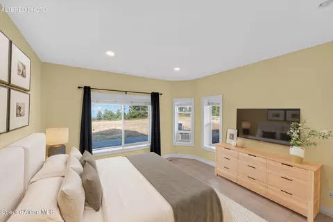 Bedroom - 2953 E Badger Rd, Harrison, ID 83833 photo 2 of 2