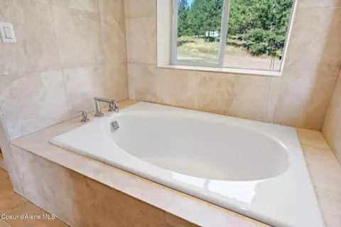 Bath - 2953 E Badger Rd, Harrison, ID 83833 photo 2 of 9