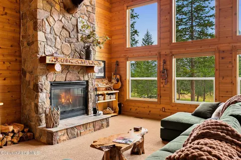 Living - 235 Kiebert Loop, Hope, ID 83836 photo 3 of 3