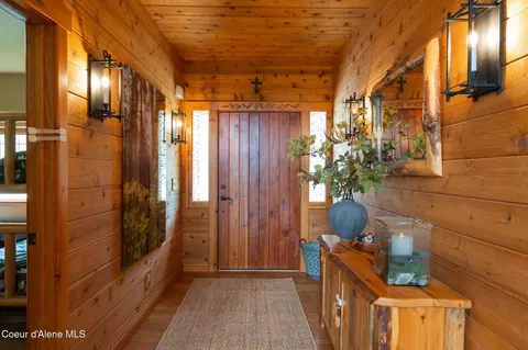 Entry Way - 235 Kiebert Loop, Hope, ID 83836 photo 3 of 6
