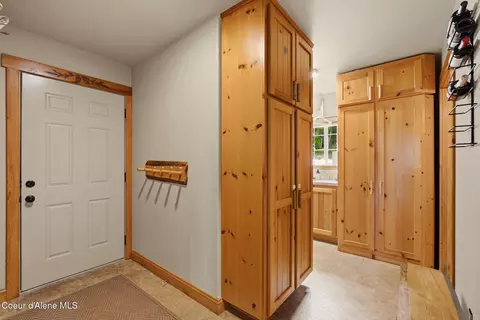 Entry Way - 235 Kiebert Loop, Hope, ID 83836 photo 5 of 6