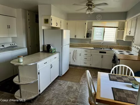423 E Jackson Ave, Priest River, ID 83856 photo 3