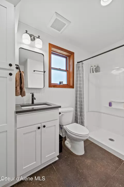 Bath - 7308 E Greyridge Rd, Athol, ID 83801 photo 4 of 4
