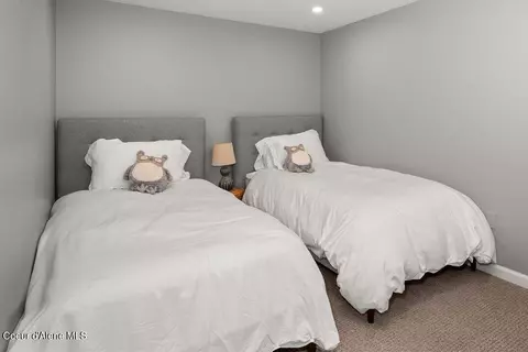 Bedroom - 15109 S Pebble Beach Loop, Harrison, ID 83833 photo 3 of 6
