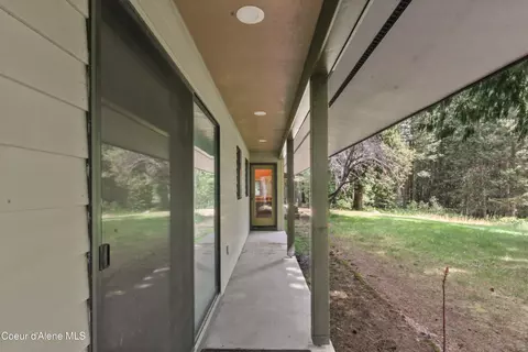 Entry Way - 150 Denali Rd, Sagle, ID 83860 photo 1 of 2