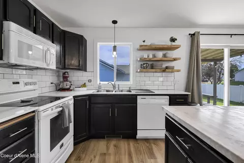 Kitchen - 1400 E Cactus Ave, Post Falls, ID 83854 photo 1 of 3