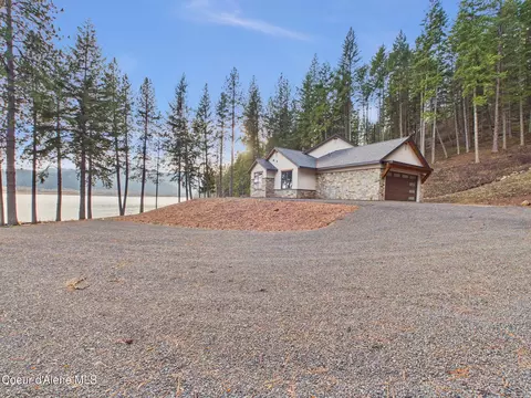 1413 E Round Lake Rd, Saint Maries, ID 83861