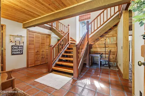 Entry Way - 1542 Peninsula Rd, Hope, ID 83836 photo 4 of 8