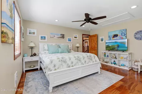 Bedroom - 1542 Peninsula Rd, Hope, ID 83836 photo 2 of 6
