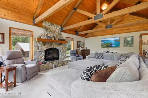 Living - 1542 Peninsula Rd, Hope, ID 83836 photo 4 of 4