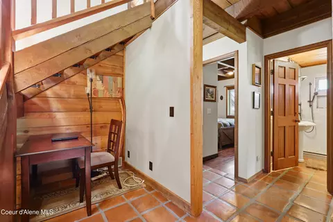 Entry Way - 1542 Peninsula Rd, Hope, ID 83836 photo 7 of 8