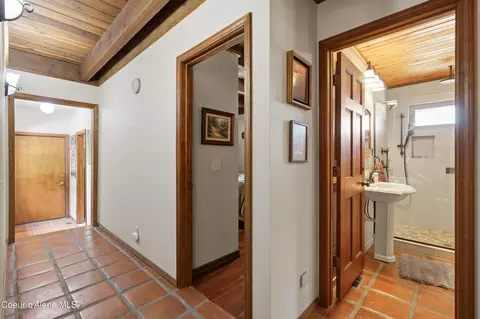 Entry Way - 1542 Peninsula Rd, Hope, ID 83836 photo 8 of 8