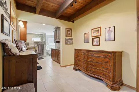 Entry Way - 1542 Peninsula Rd, Hope, ID 83836 photo 5 of 8