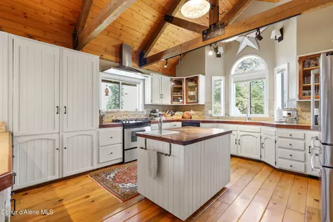 Kitchen - 1542 Peninsula Rd, Hope, ID 83836 photo 4 of 5