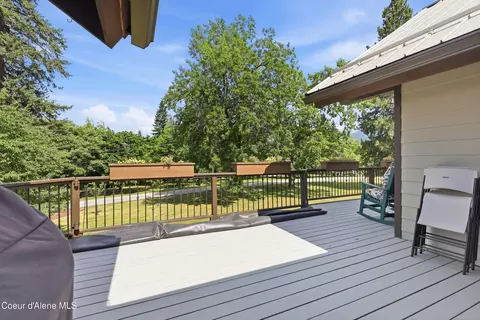 Exterior - 1542 Peninsula Rd, Hope, ID 83836 photo 11 of 15