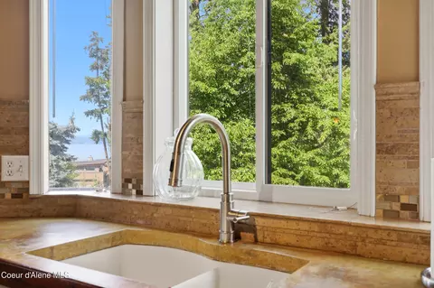 Kitchen - 1542 Peninsula Rd, Hope, ID 83836 photo 5 of 5