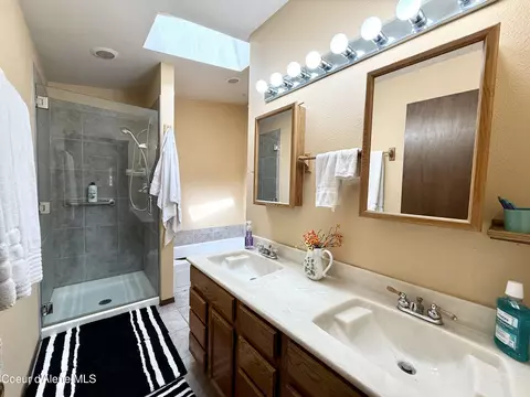Bath - 2018 E Winter Ct, Post Falls, ID 83854 photo 2 of 3