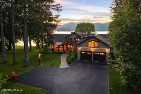 32 Crescent Ln, Sagle, ID 83860