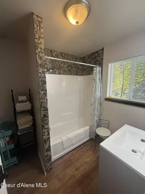 Bath - 246 Midas Dr, Sagle, ID 83860 photo 4 of 5