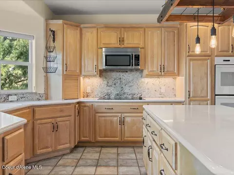 Kitchen - 632 S Rabbit Trl, Post Falls, ID 83854 photo 3 of 5