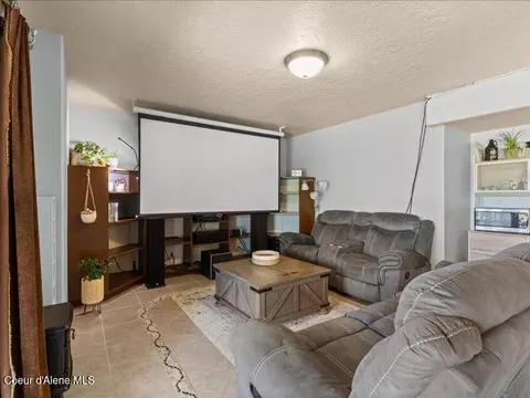Living - 632 S Rabbit Trl, Post Falls, ID 83854 photo 3 of 3