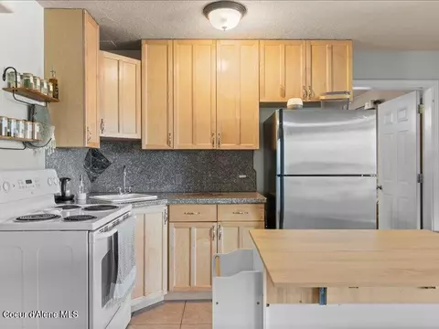 Kitchen - 632 S Rabbit Trl, Post Falls, ID 83854 photo 5 of 5