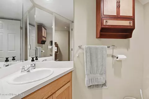 Bath - 4790 E Inverness Dr, Post Falls, ID 83854 photo 9 of 10