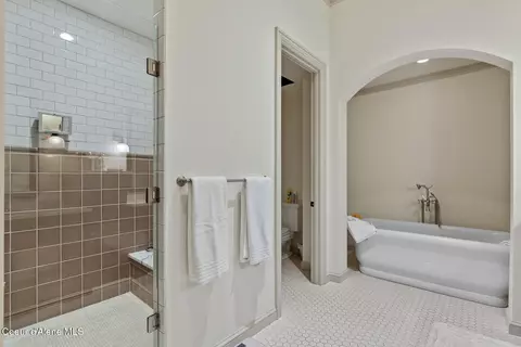 Bath - 4669 S Arrow Point Dr # 310, Harrison, ID 83833 photo 6 of 8