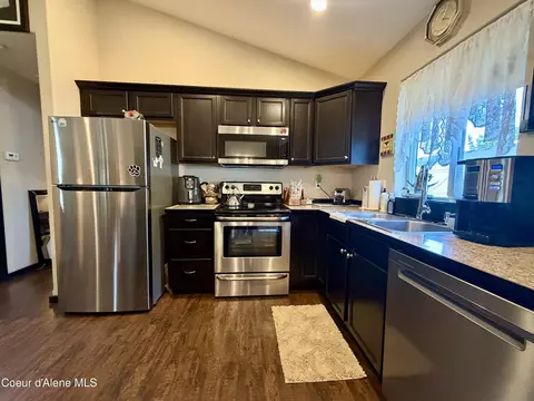 Kitchen - 600 N Elm Rd, Post Falls, ID 83854 photo 2 of 2