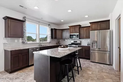 Kitchen - 4026 N Arrowleaf Loop, Post Falls, ID 83854 photo 3 of 5