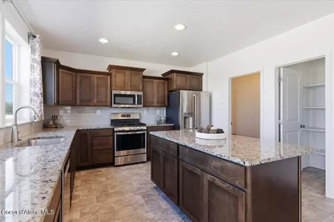 Kitchen - 4026 N Arrowleaf Loop, Post Falls, ID 83854 photo 4 of 5