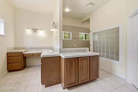 Bath - 18772 W Riverview Dr, Post Falls, ID 83854 photo 1 of 5