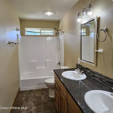 Bath - 5950 E Colin Dr, Athol, ID 83801 photo 4 of 5