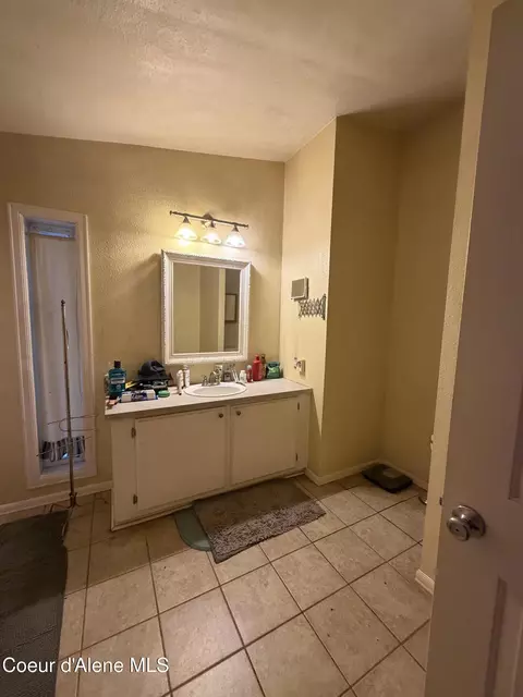 Bath - 113 Bear Hill Rd, Clark Fork, ID 83811 photo 2 of 4