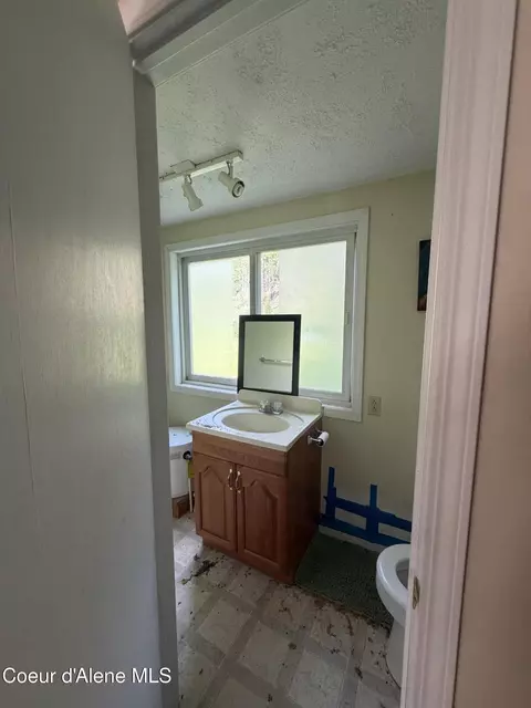 Bath - 113 Bear Hill Rd, Clark Fork, ID 83811 photo 4 of 4