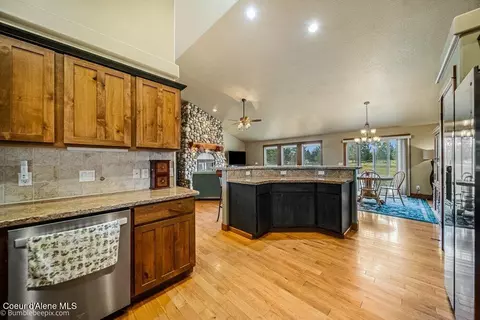 Kitchen - 31574 N Sienna Loop, Athol, ID 83801 photo 4 of 5